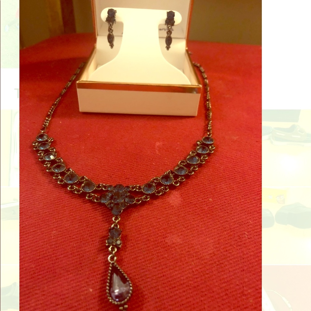 Necklace and earring set